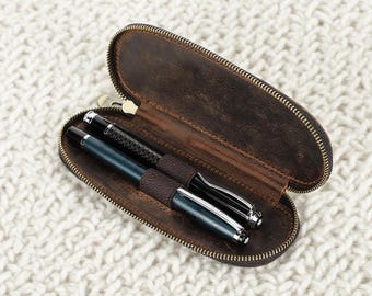 Handgefertigte Oval Leder Stifttasche|Personalisierte Federmäppchen|Leder Füllfederhalter für 2 Stifte|Reißverschluss Reise Stift Tasche|Lehrer, Studenten Geschenk