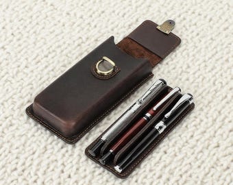 Étui à stylos en cuir fait main | Plume à fermeture en laiton pour 3 stylos | Porte-stylo en cuir avec plateau amovible | Enseignant, cadeau étudiant