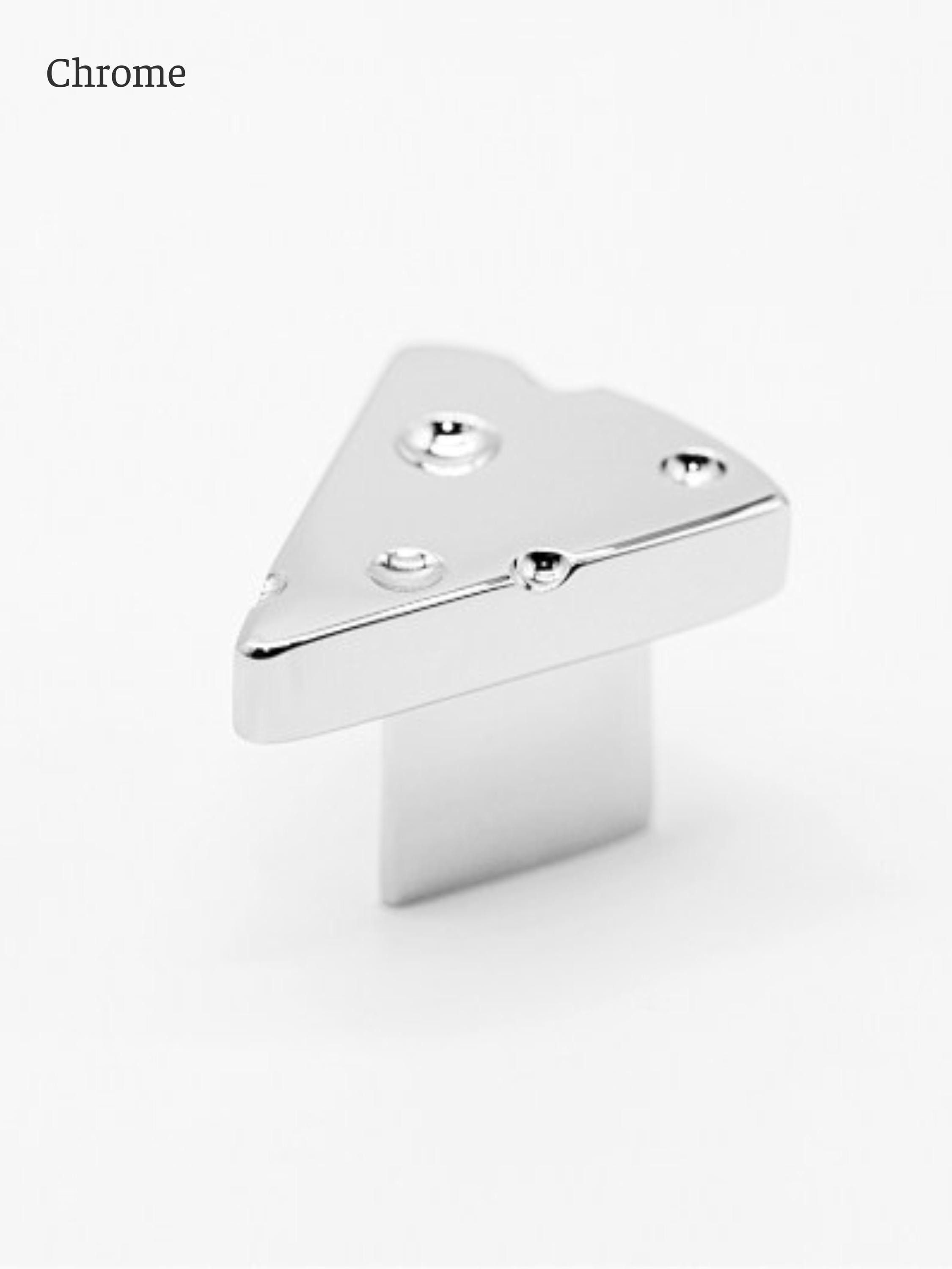 Tirador para armarios: Tirador moderno con forma de cuña de queso para armarios de cocina y puertas de armario.