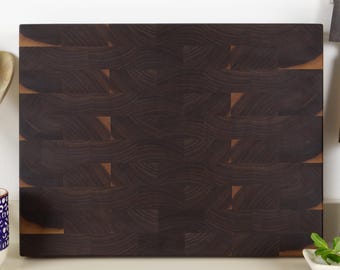 End-grain walnut cutting board – professional butcher block for foodies & chefs: 40x30x4,5cm