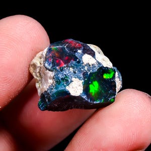 12.00 Carts Authentieke Ethiopische zwarte opaal ruw – Natuurlijke onbewerkte opaal voor sieraden 18x15x11 mm HH-283