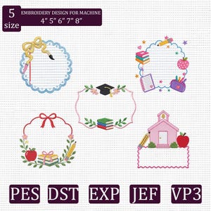 Puede incluir: Cinco diseños de bordado a máquina con temática escolar que incluyen marcos con libros, manzanas, lápices, una escuela y un birrete. Texto: 5 size EMBROIDERY DESIGN FOR MACHINE 4" 5" 6" 7" 8" y formatos PES, DST, EXP, JEF, VP3.