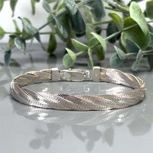 Twisted Sterling Silver Herringbone Chain Bracelet - 8mm width - Fits 7.25&quot; Wrist - Vintage/Pre-owned