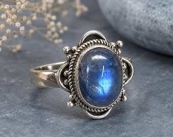 Oval Labradorite Sterling Silver Ring- Pre-Owned- Size 7.75 - Vintage/Pre-owned