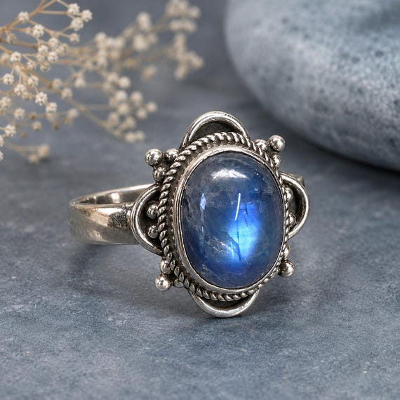 Oval Labradorite Sterling Silver Ring- Pre-Owned- Size 7.75 - Vintage/Pre-owned