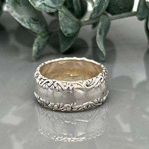 Vintage Sterling Silver Band Ring - Floral Design Statement Ring - Size 8