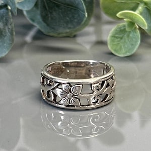 Floral Sterling Silver Band Ring- Fowers and Vines Open Word Ring - Pre-Owned - Size 5.75