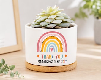 Maceta de cerámica personalizada con suculentas arcoíris. Regalo de agradecimiento para profesores, mentores y jubilados. Gracias por formar parte de mi historia.