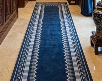 Elegant marinblå geometrisk löparmatta för lyxig hallinredning i modern stil