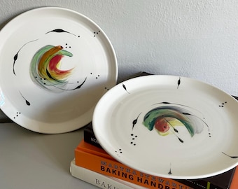 Juego de 2 platos de cerámica abstractos vintage: Cerámica con pinceladas de estilo moderno de mediados de siglo.