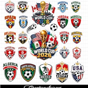 Könnte beinhalten: Eine Sammlung von Fußball-Grafiken mit Länderemblemen und dem Text "World Cup 2026". Die Designs umfassen Fußbälle, Flaggen und die Weltmeisterschaftstrophäe. Vertretene Länder sind unter anderem England, Deutschland und Spanien. Das Bild enthält auch den Text "Creationsbyzavi."