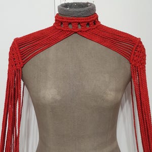 Gargantilla de macramé con capas para los hombros: joya corporal llamativa, collar de fibra hecho a mano