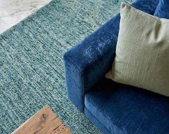Tyst lyxig blågrön matta, designerinspirerad ullmatta, lyxigt iögonfallande golvmöbel, mjuk modern herrgårdsinredning