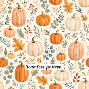 Könnte beinhalten: Ein nahtloses Muster mit Aquarellillustrationen von orangefarbenen und weißen Kürbissen, einige mit dem aufgedruckten Wort AUTUMN, durchsetzt mit verschiedenen grünen Blättern, Zweigen und roten Beeren auf cremefarbenem Grund.