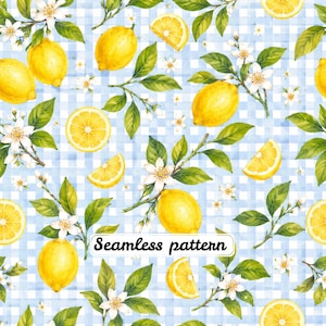 Pode incluir: Um padrão contínuo com limões amarelos, folhas verdes e flores brancas sobre um fundo de xadrez vichy azul claro e branco. O texto Seamless pattern está impresso a preto no centro sobre o design botânico.