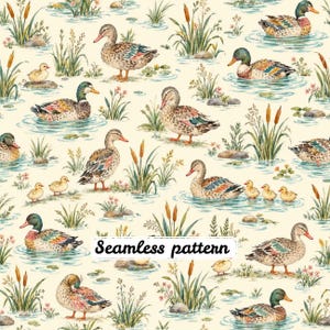 Può includere: Un motivo continuo con illustrazioni ad acquerello di anatre e anatroccoli che nuotano nell'acqua tra tife, canne e piccole rocce su uno sfondo color crema. Il testo Seamless pattern è stampato in nero al centro dell'immagine.