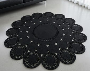 Exclusiva alfombra redonda de yute de tricot: sofisticado detalle floral