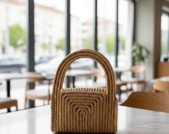 ラグジュアリーなベージュのストロークラッチバッグ - オーガニック織りの夏のビーチアクセサリー