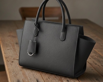 Black Genuine Leather Bag – Sleek Minimal Everyday Shoulder Bag with Premium Zipper Finish