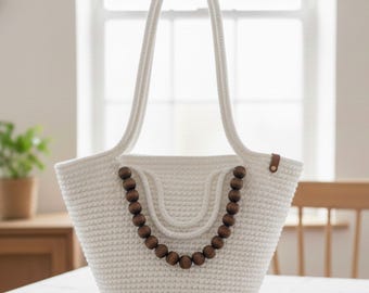 Witte strotouwtas – luxe handgemaakt rietje met houten kralen en tijdloze zomerstijl