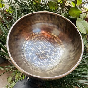 7 metals singing bowl
handmade singing bowl
himalyan singing bowl
chakra balancing singing bowl
tibetan singing bowl