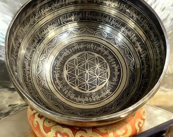 Tigela Tibetana Artesanal de 30 cm em 7 Metais – Flor da Vida e Mantra Gravados – Tigela para Meditação e Cura Sonora, Presente para Atenção Plena