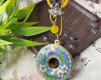 Colgante de donut chino cloisonné vintage de los años 70, antiguo amuleto bohemio retro con esmalte de alambre de plata, regalo de joyería oriental coleccionable.