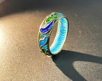 Anillo cloisonné chino vintage de los años 70: filigrana transparente, regalo de aniversario para ella, joyería retro con encanto atemporal y elegancia cultural.
