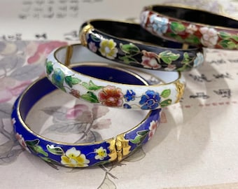 Brazalete chino vintage de cloisonné de los años 70: brazalete de esmalte floral con camelia, joyería retro, brazalete único de cloisonné floral, regalo para ella.