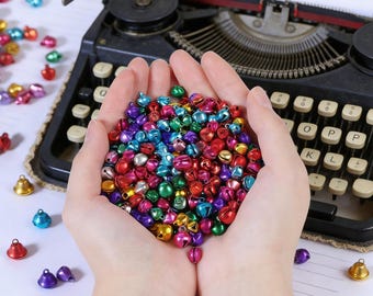 Mini cascabeles coloridos: de metal para bricolaje, decoración navideña, bisutería, colores surtidos, manualidades.