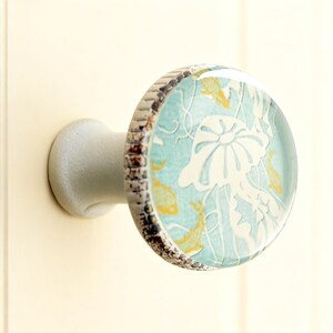 Okrągła gałka do szafki w kolorze kości słoniowej w stylu śródziemnomorskim, nowoczesny minimalistyczny osprzęt do drzwiczek szafki z motywem meduzy