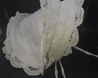 Gorro de lino vintage para bebé, gorro de bautizo de encaje de herencia, gorro de bautismo de estilo antiguo, tocado de recuerdo para recién nacidos.