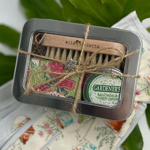 Gift for Mom, Gardener's Gift Tin / Gardening Gifts Garden Gloves Gift Set for Women