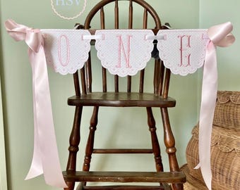 Pendentif festonné noeud français héritage ITH motif de broderie 2 tailles