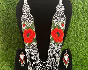 Conjunto de collar de cuentas florales hecho a mano / Joyería bohemia con flecos