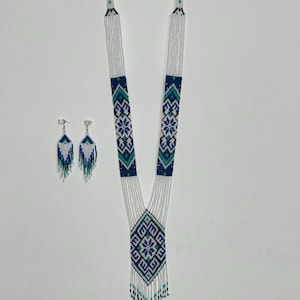 Handgjort halsband med pärlor i tribalstil | Boho etniska smycken