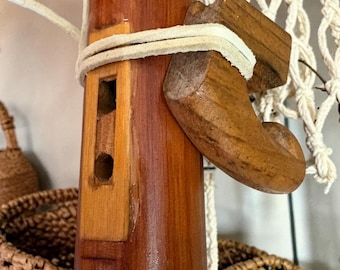 Flauta de madera estilo nativo americano de los años 80, sin usar, en perfecto estado, instrumento de colección.