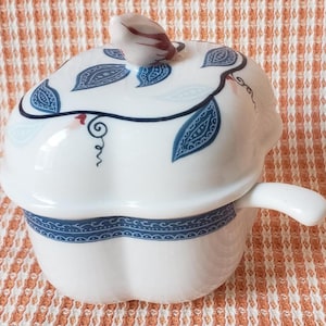Vintage Elizabeth Arden Royal Pavilion at Brighton Lidded Sugar Bowl with Spoon | Chinoiserie Porcelain Condiment Jar | Made in Japan 1978
