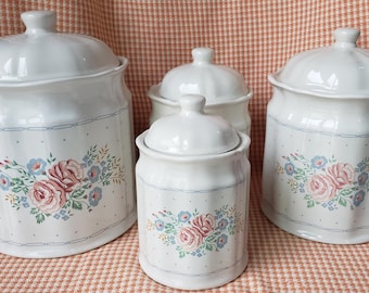 Juego de botes de cerámica vintage con diseño floral: rosas rosas, flores azules, decoración de cocina estilo cottagecore.