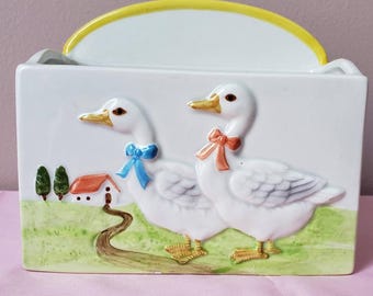 Vintage Otagiri Japan Gans Serviettenhalter aus Keramik | Cottagecore Briefhalter | Handbemalte Landgänse & Gartenweg | Retro Bauernhaus