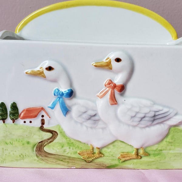 Servilletero vintage de cerámica japonesa Otagiri con forma de ganso / Portacartas estilo cottagecore / Gansos campestres pintados a mano y camino de jardín / Estilo rústico retro