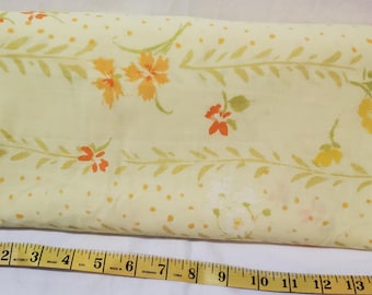 Vintage 1970s Pequot Queen Flat Sheet - Bright Yellow Floral - Excellent Condition - Retro MCM Bedding or Premium Crafting Fabric