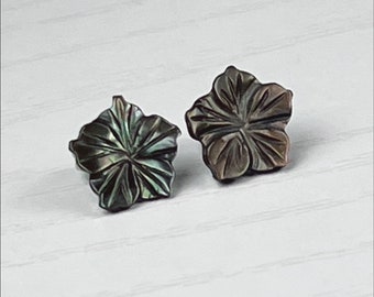 Small Black Lip Shell Island Flower Earrings