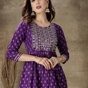 Geborduurde katoenen Kurti-tuniek: Indiase chikankari-top (42 inch) - België