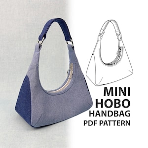 Op de afbeelding: Een mini hobo handtas gemaakt van licht- en donkerblauwe denimstof met een enkele schouderband, zilverkleurige hardware en een ritssluiting. Naast de tas staat een zwart-witte lijntekening en de tekst MINI HOBO HANDBAG PDF PATTERN.