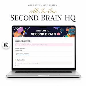 Puede incluir: Un portátil que muestra la interfaz "Second Brain HQ". La pantalla muestra texto como "Your Ideas. One System." y "All-In-One Second Brain HQ". La interfaz incluye secciones para el almacenamiento de bases de datos y paneles de revisión semanal.