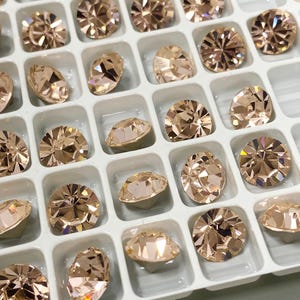 Gold Quartz - Silk  39ss 8mm pointed back crystal chatons