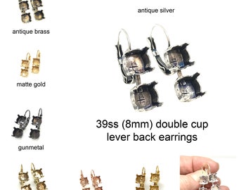 Peut inclure: Ensemble de boucles d'oreilles à double cupule à levier de 8 mm dans différentes finitions, notamment argent vieilli, laiton vieilli, or mat, métal gris, or brillant, or rose, or riche et argent.