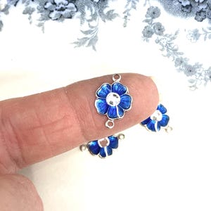 Forget me not enameled charm - 2 loop connector - antique silver