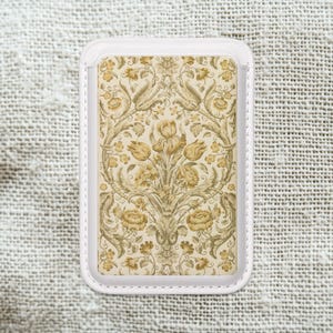 Morris botanische illustratie gouden bloemen roospatroon veganistische portemonnee compatibel met Magsafe | Magsafe-compatibele portemonnee| moderne nostalgie